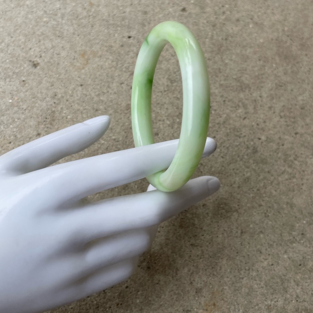 Jade Cream Green Bangle Bracelet Vintage Natural Genuine Jade Quality Pc. Sz 7.5